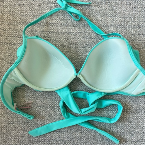 Victoria’s Secret bikini top - size 34D (runs small - fits size 34C) - Picture 4 of 5